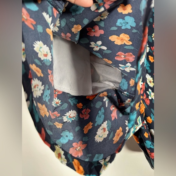 J. Crew Men’s Size Large Floral Print Original Swimwear Shorts - Picture 3 of 10